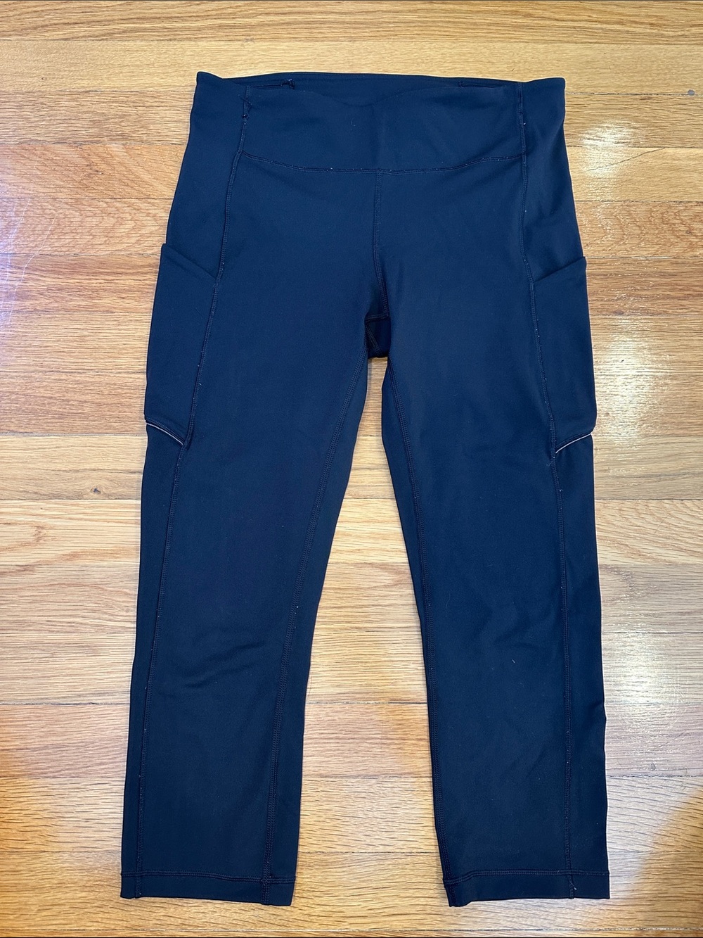 Black lululemon leggings with size pockets, size 8